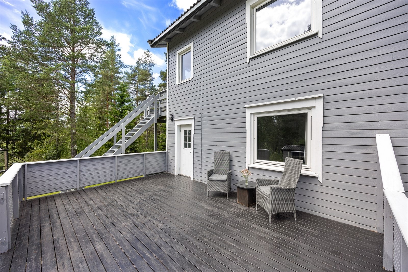 Boligen har en romslig terrasse på 24m², her har du god plass til både grill og utemøblement. Galleribilde