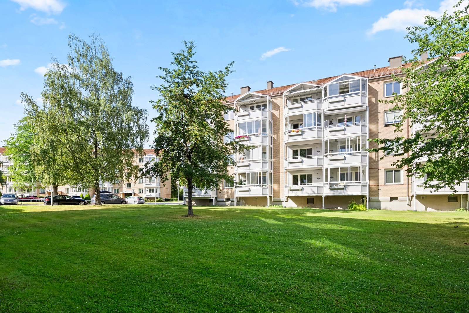 Borettslaget har 132 p-plasser og 35 garasjer som leies ut etter ventelister. Galleribilde