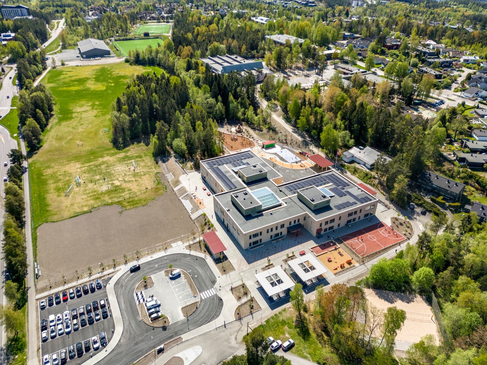 Trygg og bilfri skolevei til ny moderne barneskole på Sofiemyr (åpnet 23. april 2025). Galleribilde