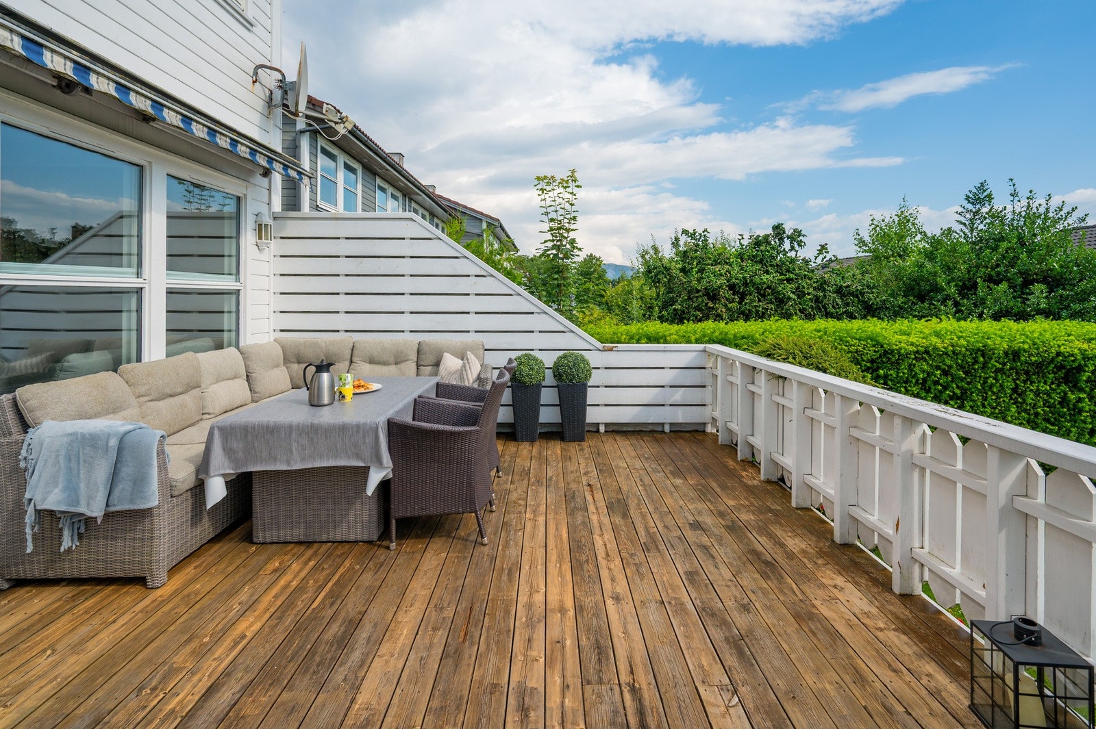 Flott terrasse på hele 25 kvm med gode solforhold. Galleribilde