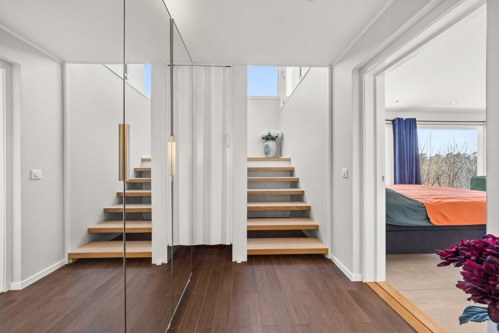 Trapp ned til u. etasje. Galleribilde