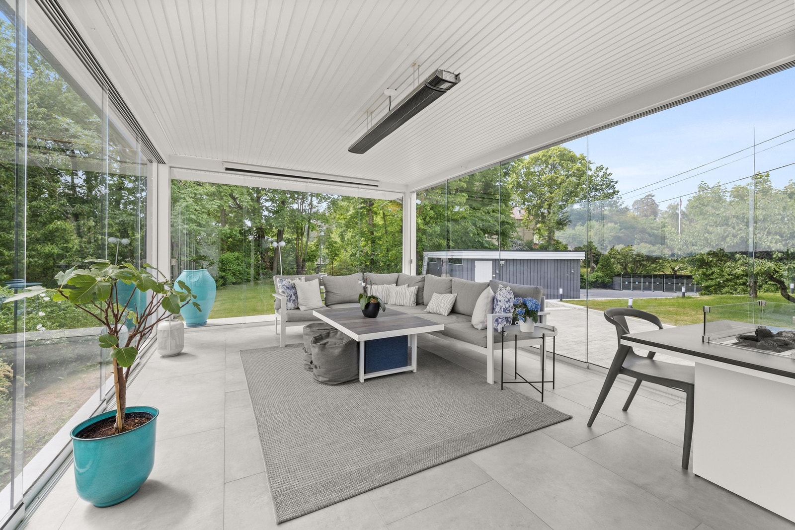 Fra stuen har du utgang til en flott innglasset terrasse. Galleribilde