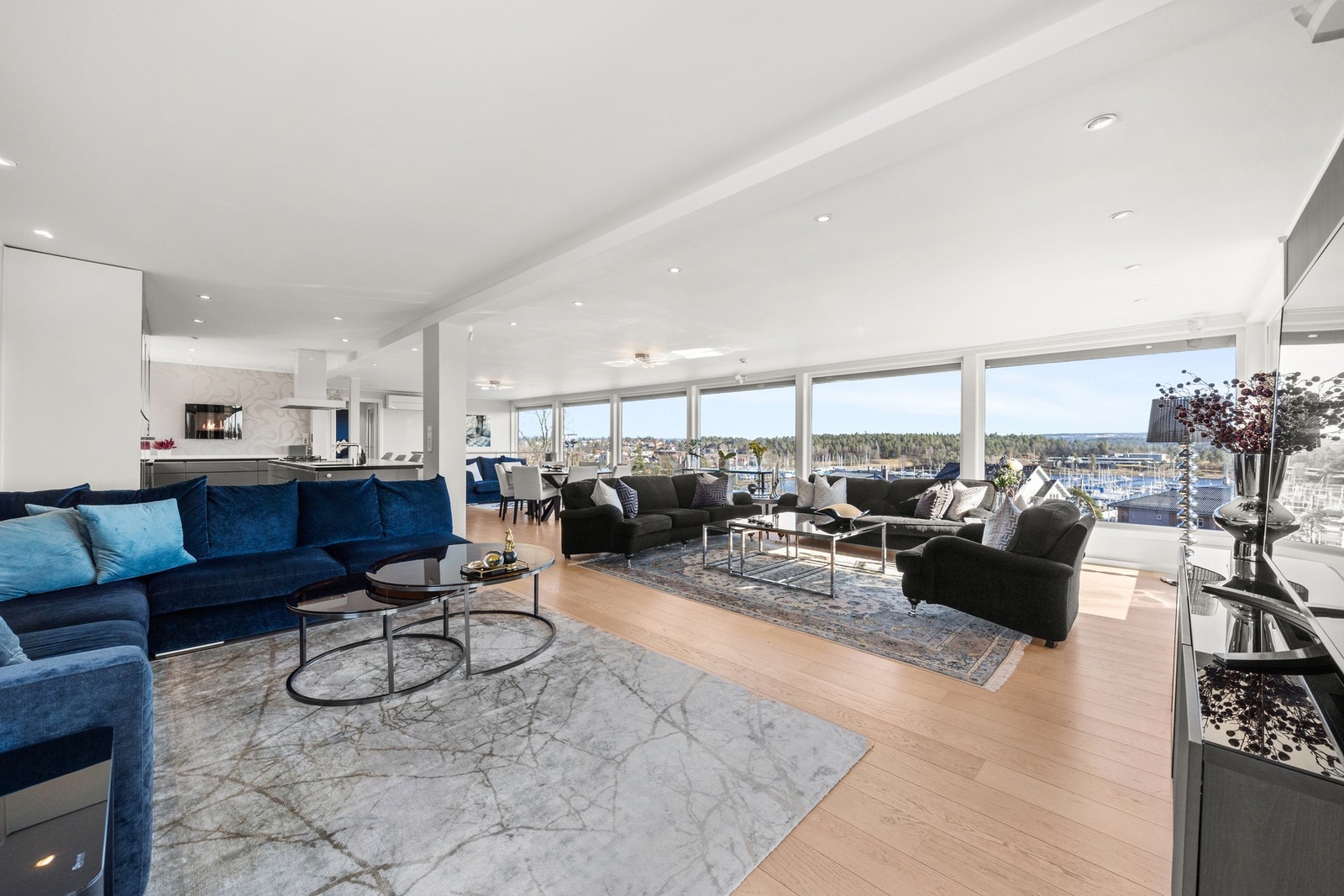 Stuen kan også innredes i flere soner. Galleribilde