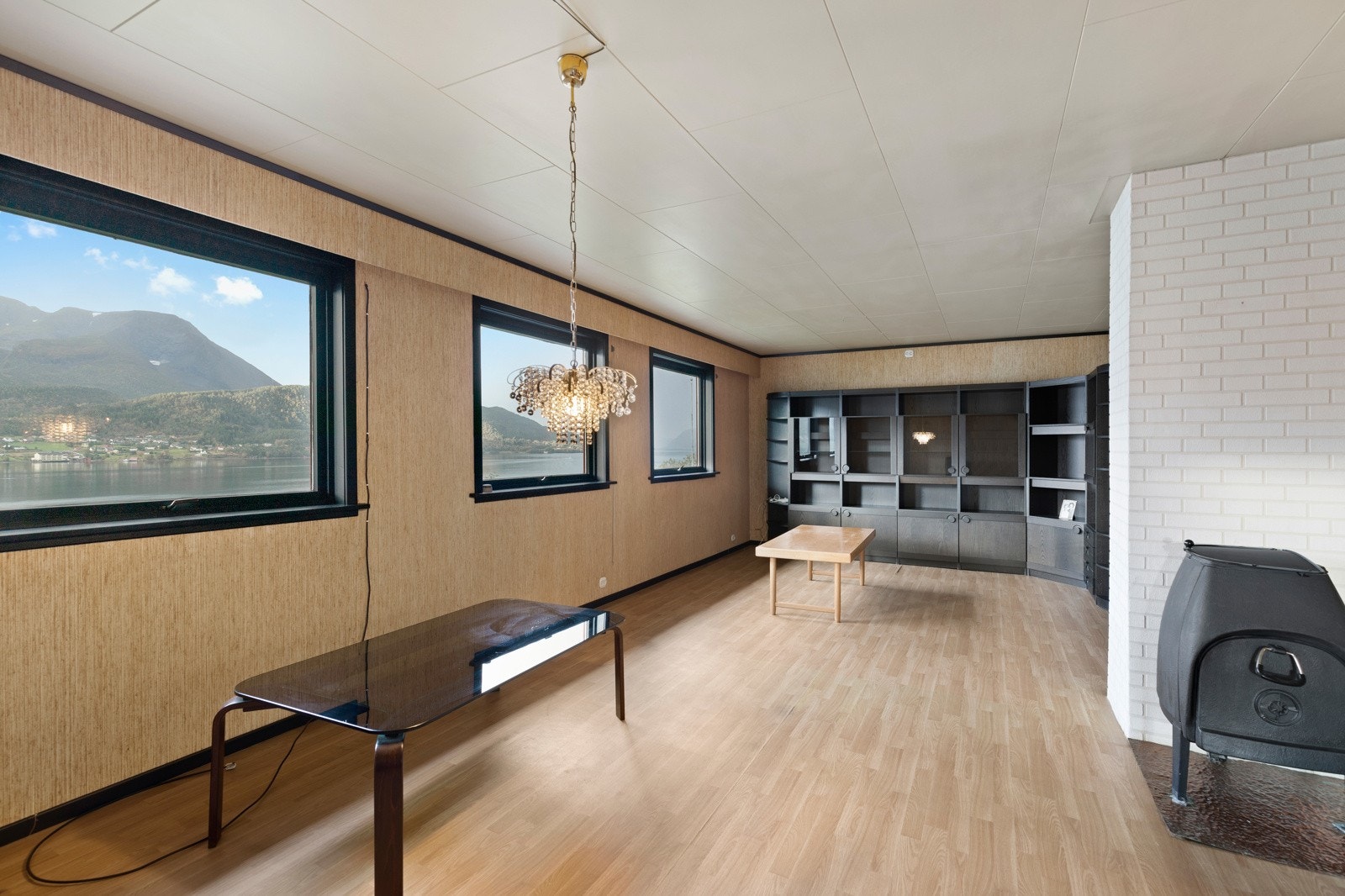 Rommet har oppvarming via vedovn. Galleribilde