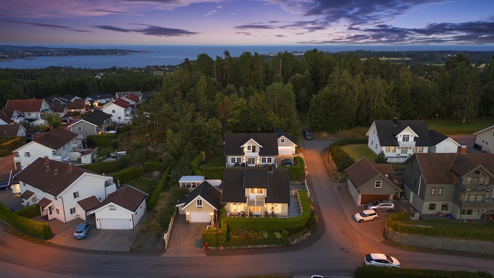 Fint beliggende i rolig gate på Tveteneåsen Galleribilde