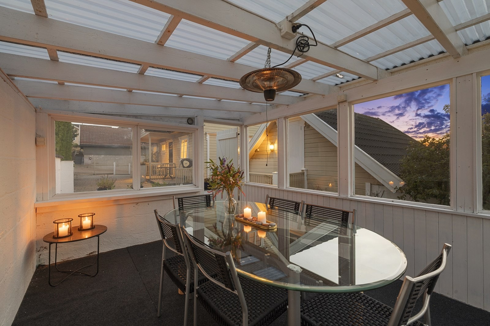 I hagestuen kan man nyte sene kvelder Galleribilde