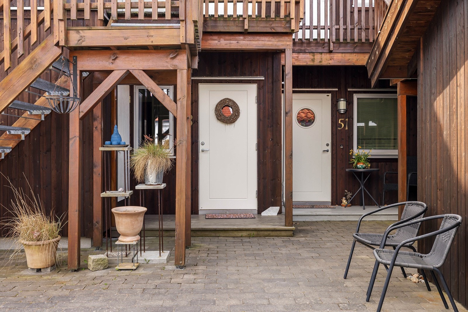 Til leiligheten er det meget enkel og nær trinnfri adkomst. Galleribilde