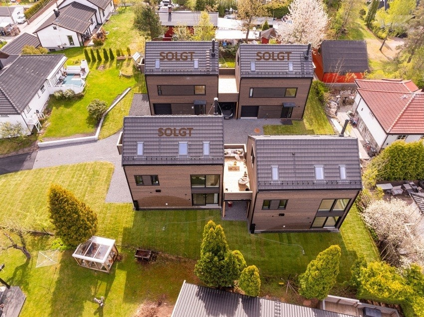 Boligen er én av totalt 4 seksjoner fordelt på 4 eneboliger. Galleribilde