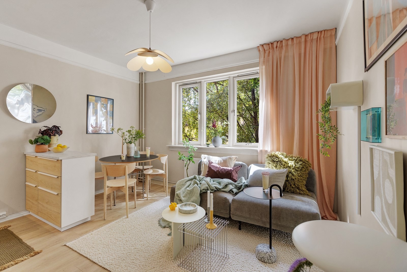 Her er det plass til en stor og komfortabel sovesofa. Galleribilde