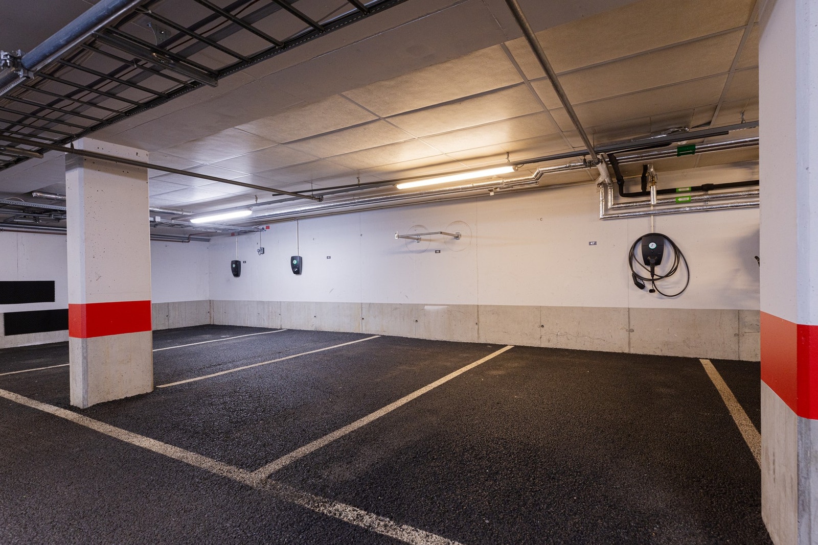 Det medfølger parkeringsplass nr. 47 i garasjeanlegg. Galleribilde