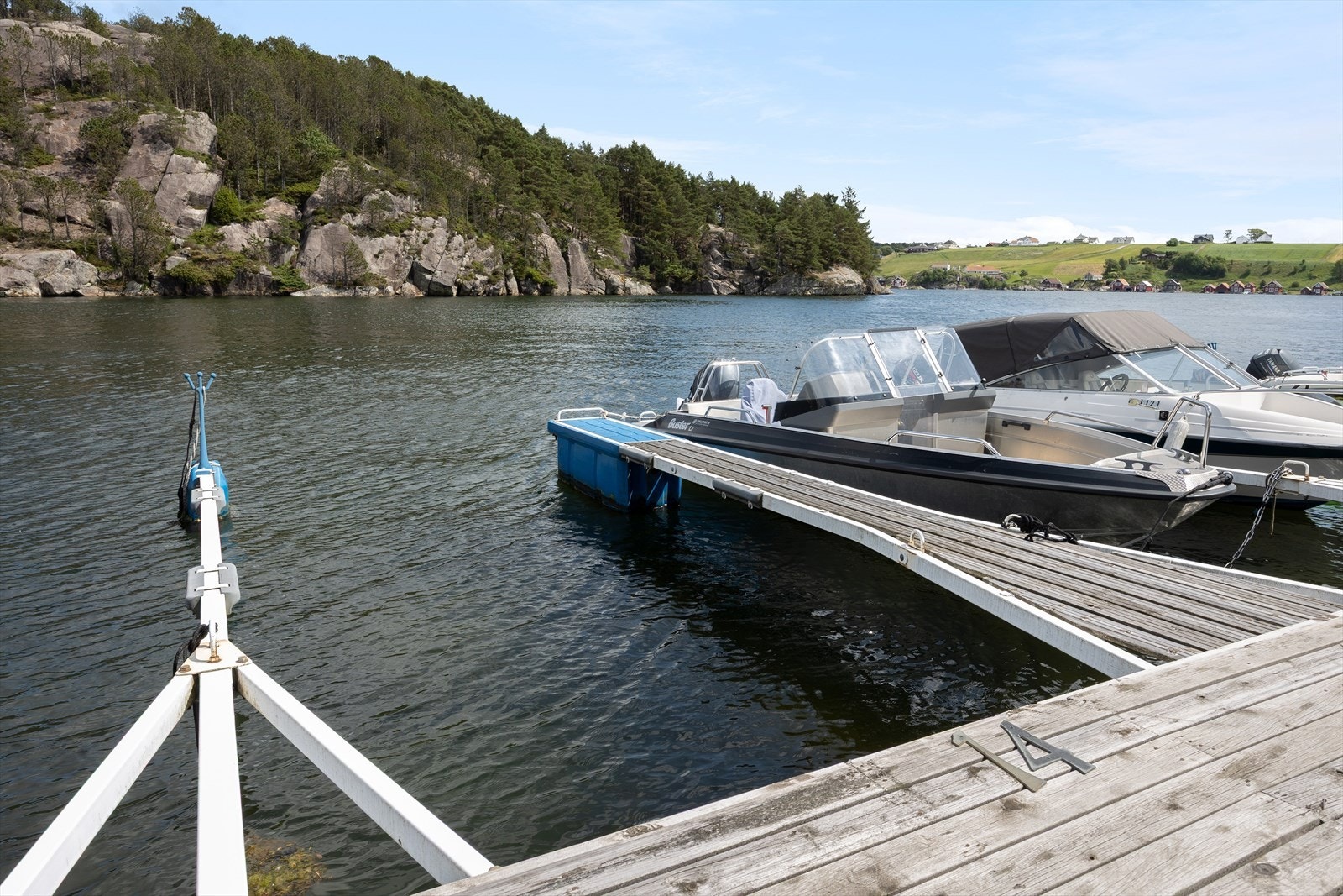 Båtplass nr. 14 medfølger handelen. Galleribilde