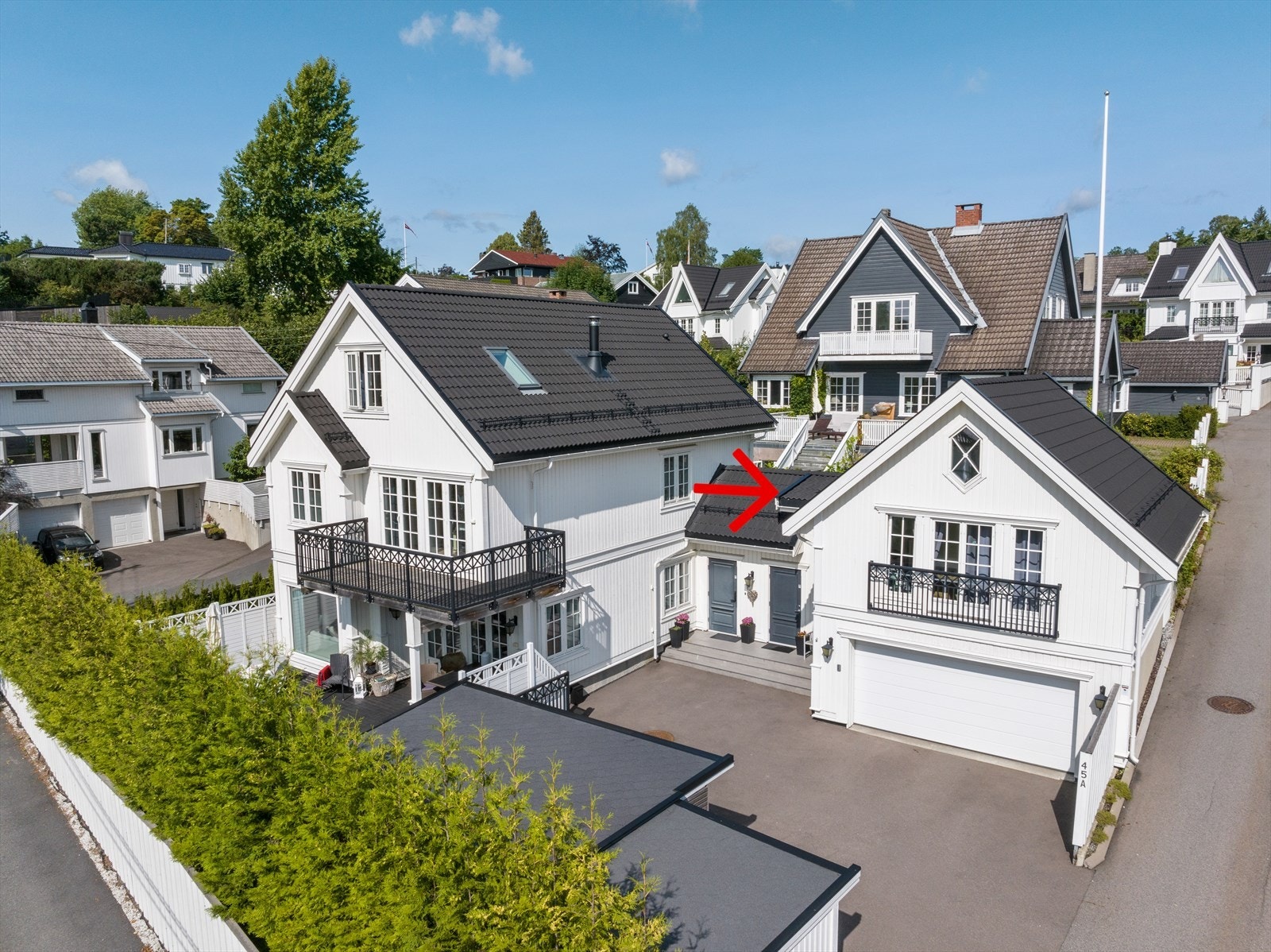 Separat del over garasjen med bad og kjøkken, samt egen inngang Galleribilde