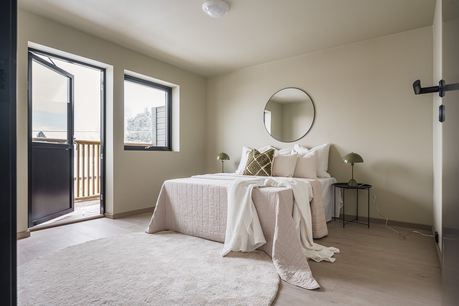 Soverom med utgang til balkong Galleribilde