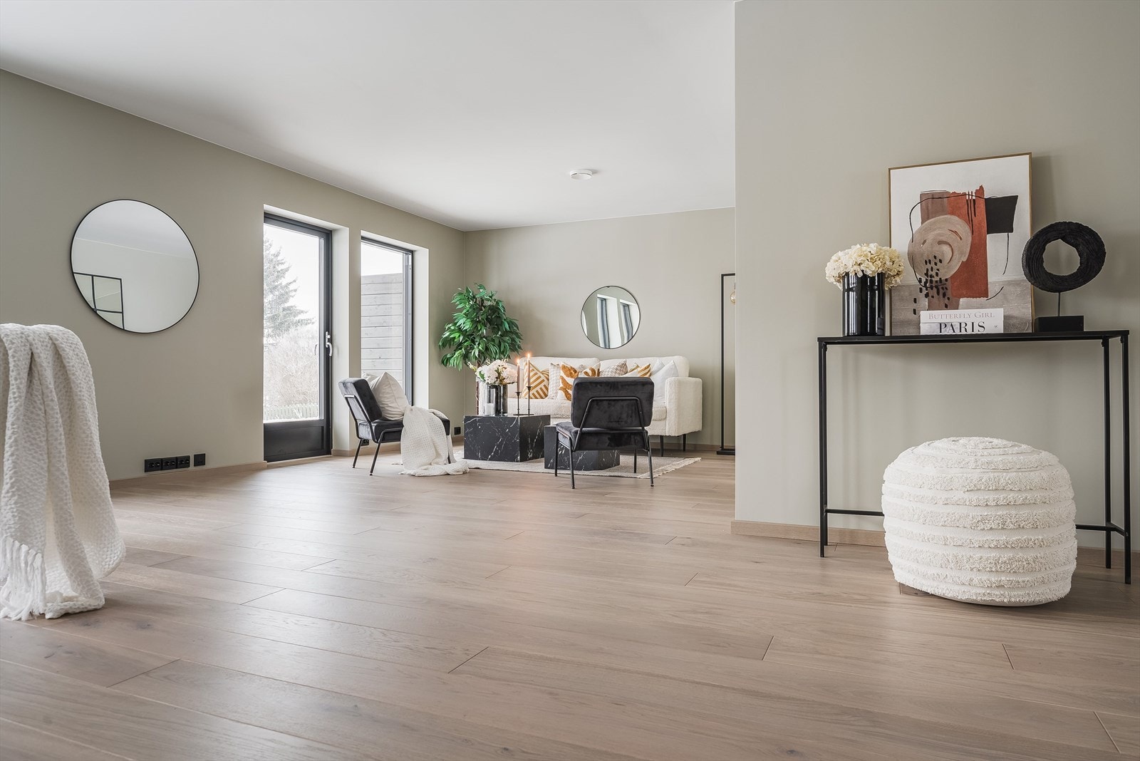 Fra stuen er det utgang til terrassen Galleribilde