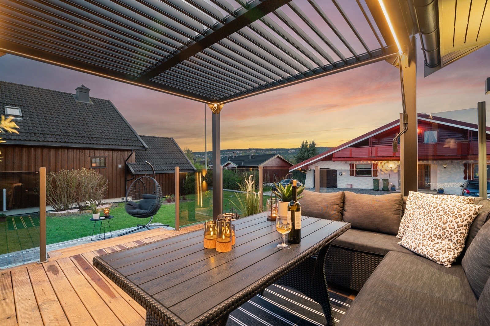 Lekkert terrasseområde med direkte utgang fra stuen - en perfekt forlengelse av oppholdsrommet. Galleribilde