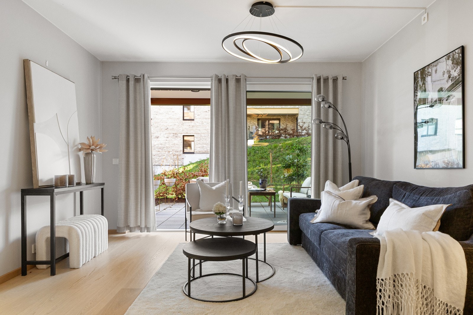 I stuen er det gode møbleringsmuligheter Galleribilde