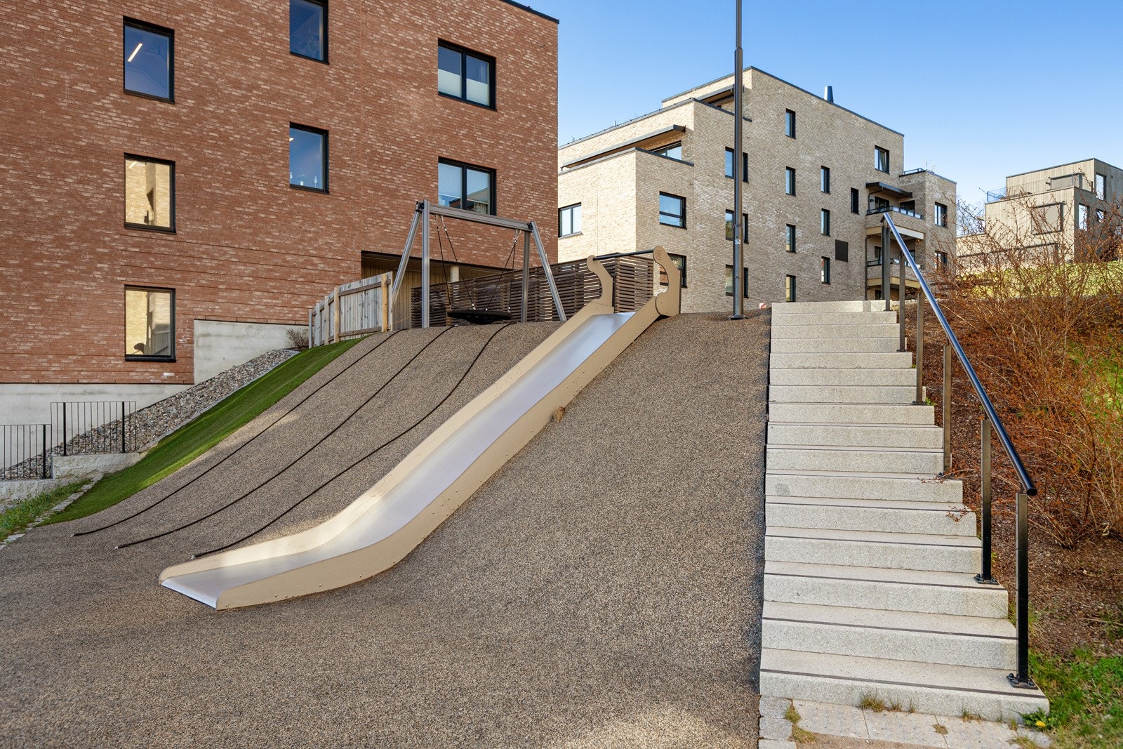 I underetasjen finnes selskapslokaler, storkjøkken og gjesterom til leie Galleribilde