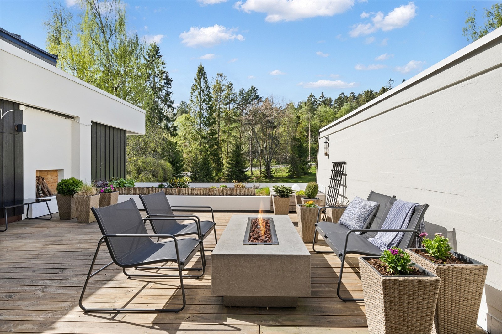 Usjenert og flott terrasse Galleribilde