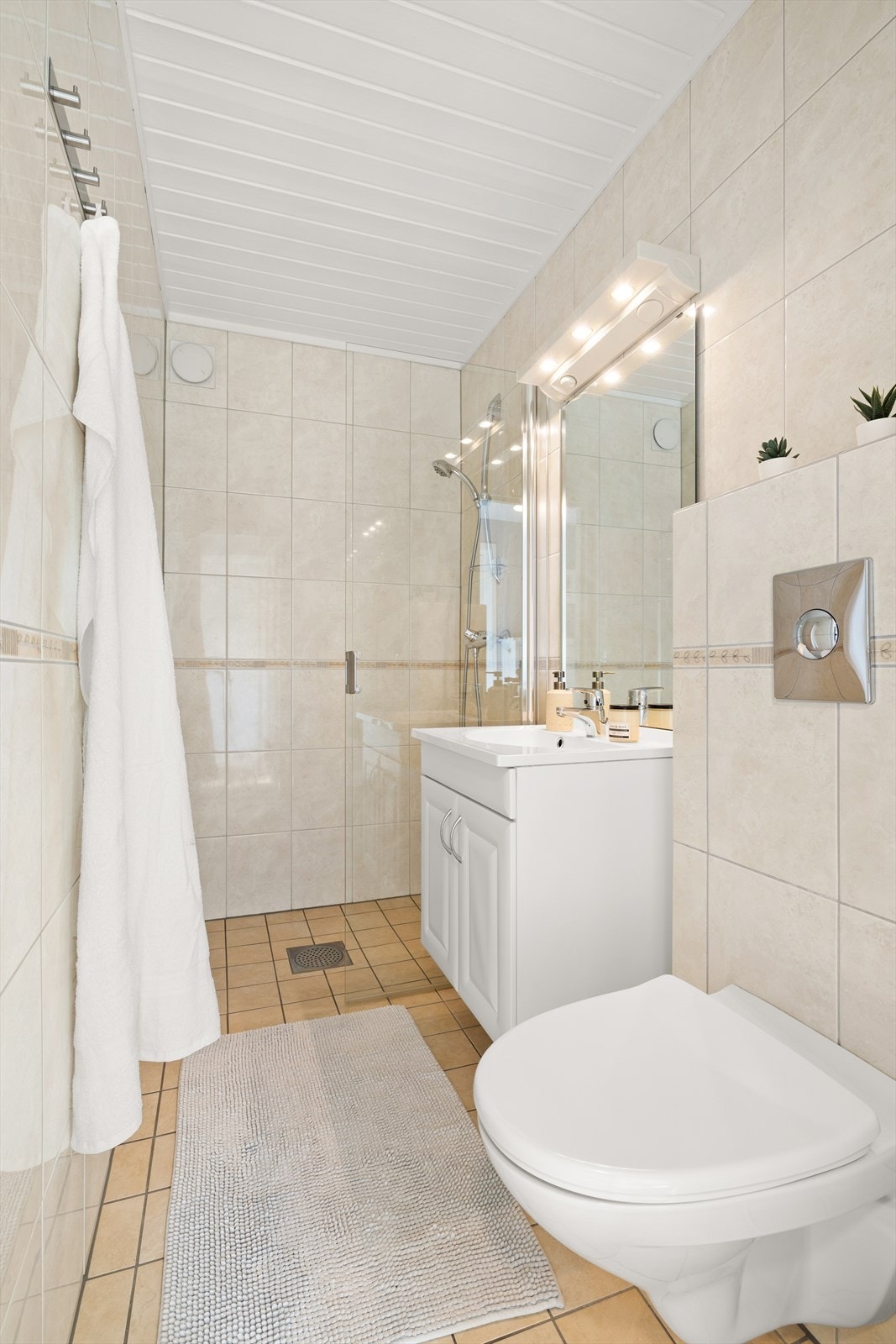 Badet i tilknytning til entréen ble også pusset opp i 2006 Galleribilde