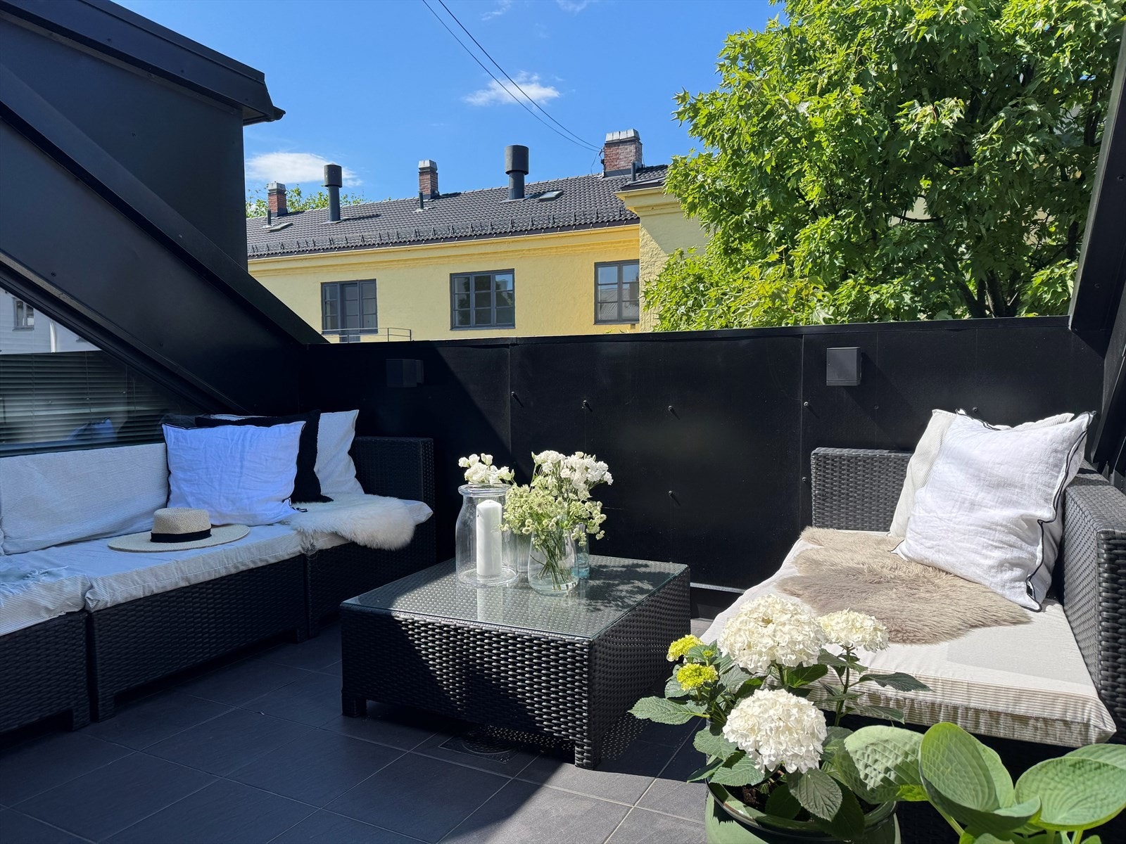 Dette er en svært attraktiv toppleilighet med solrik, vestvendt takterrasse på 8 kvm. Galleribilde