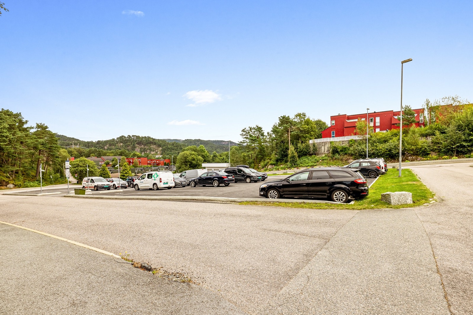 Borettslaget har også en stor gjesteparkering. Galleribilde