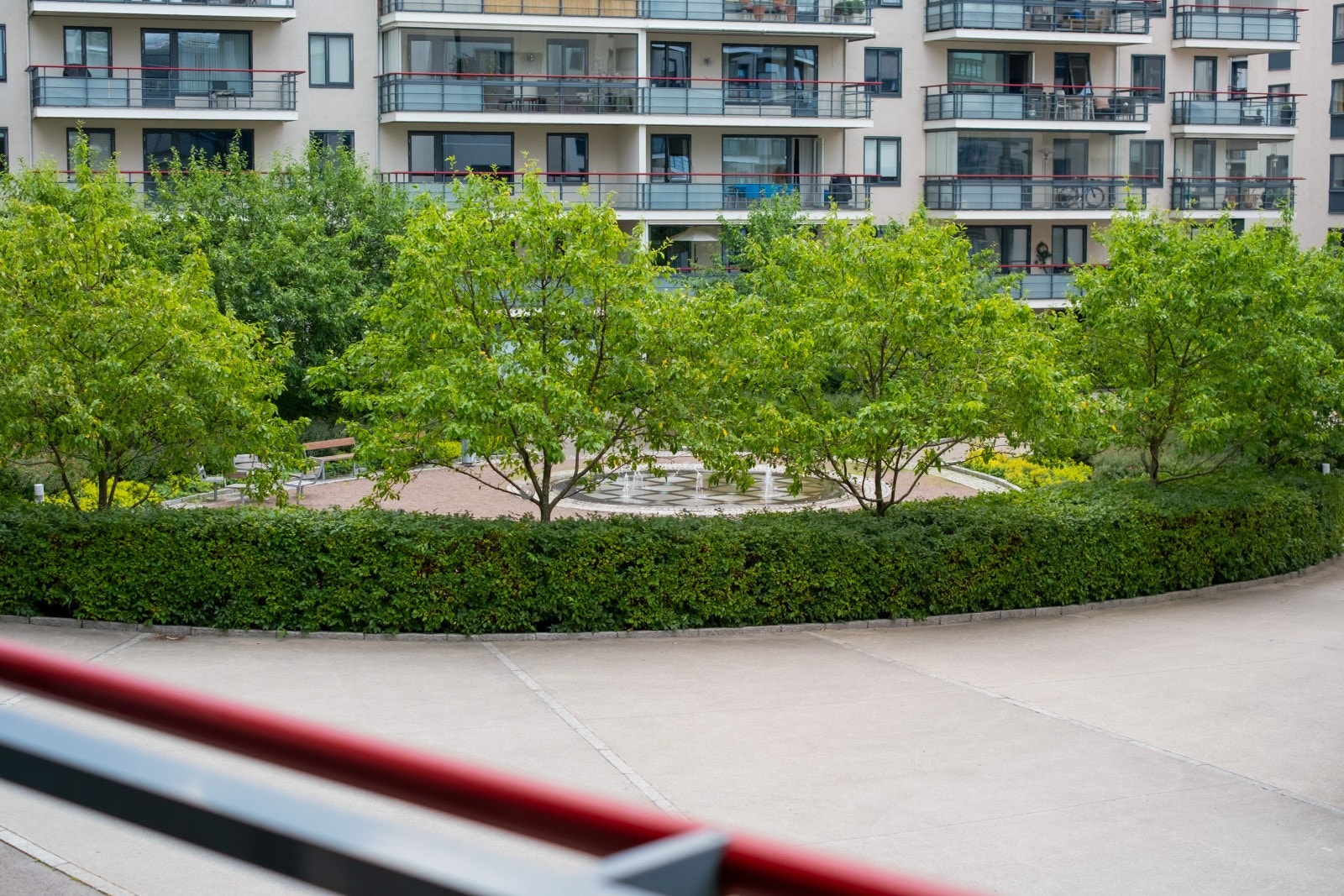 - Balkongen vender mot rolige fellesområder - Galleribilde