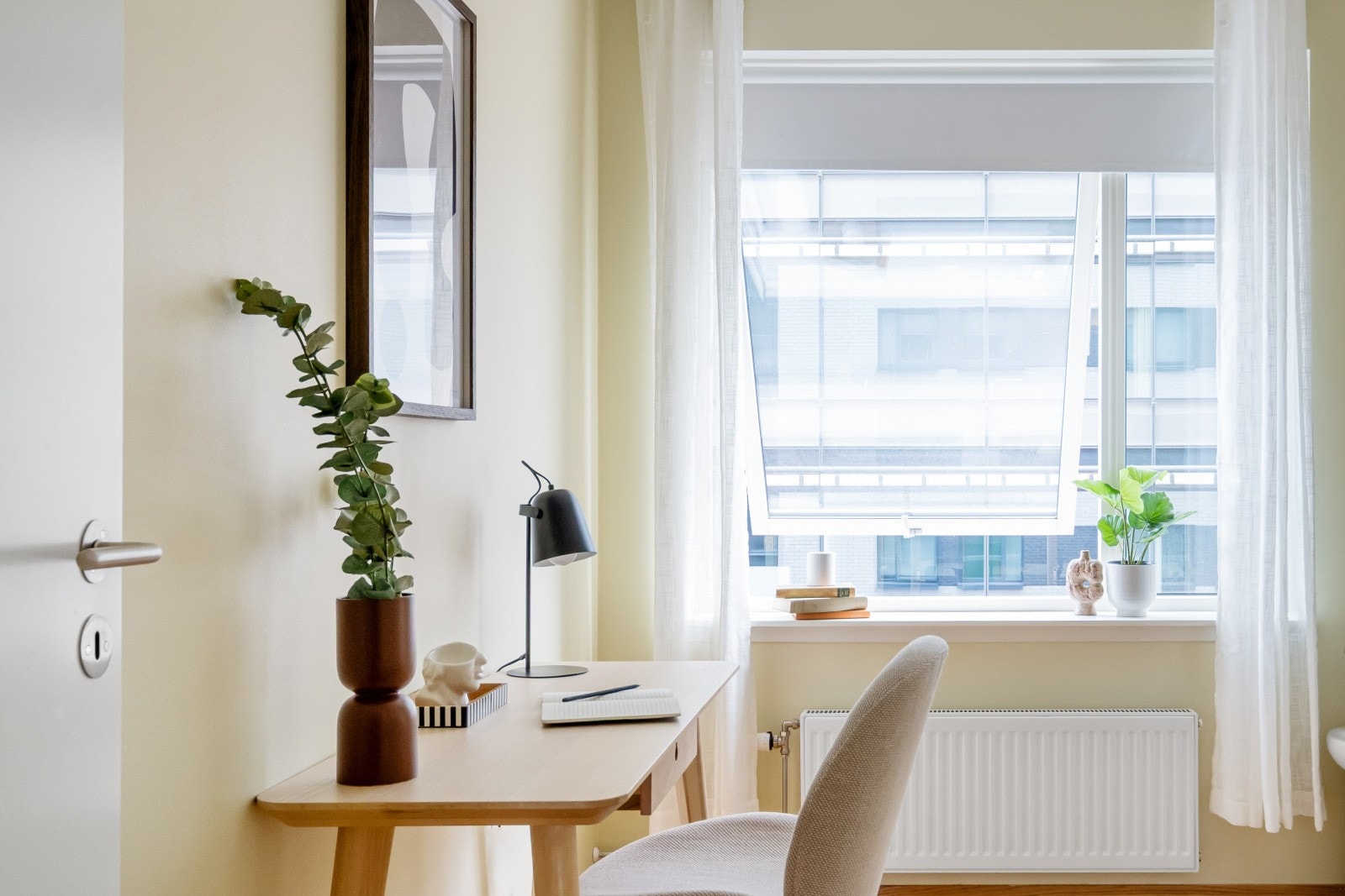 - Store vindusflater som gir rikelig med luft og lys - Galleribilde