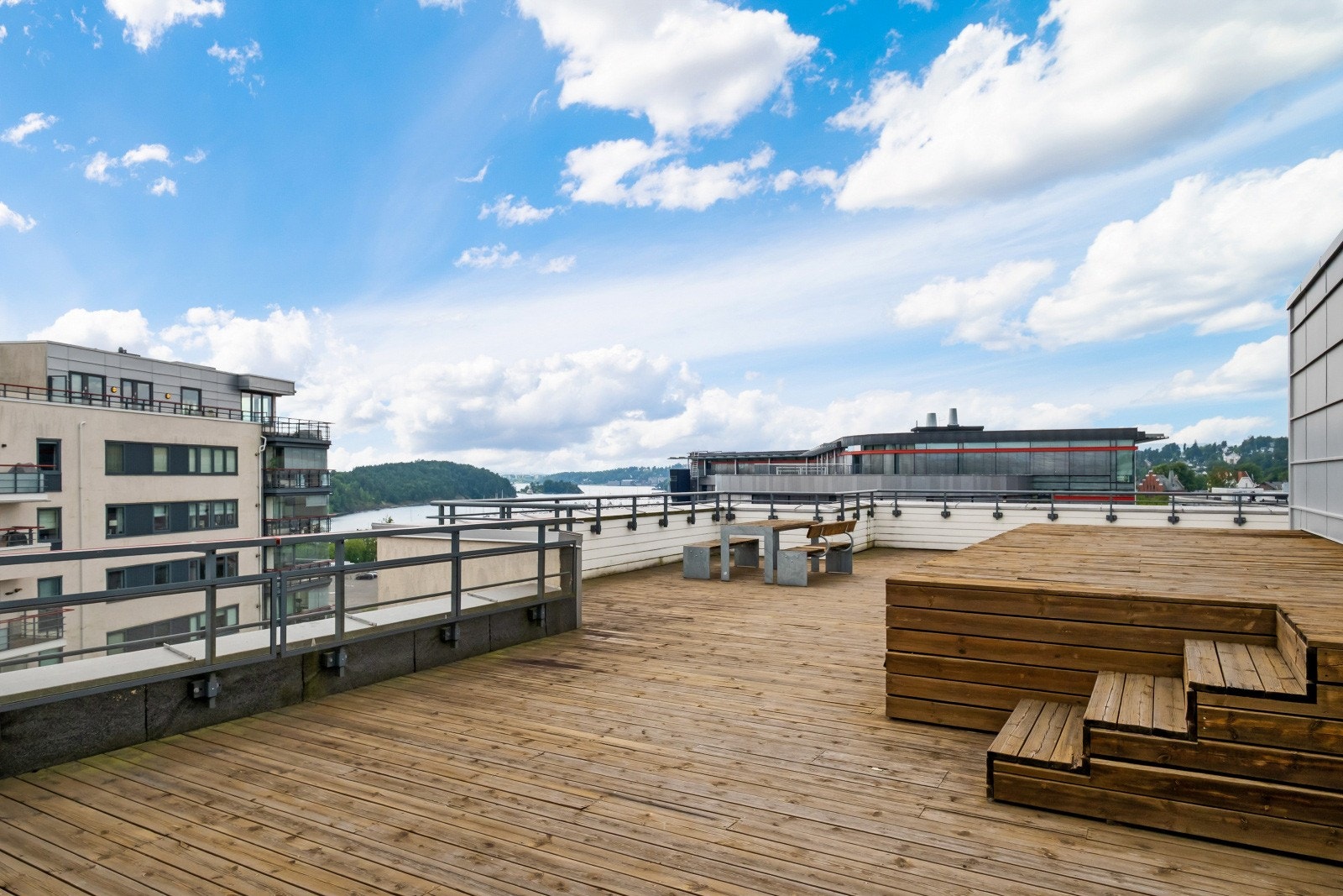 - Herlig, felles takterrasse - Galleribilde