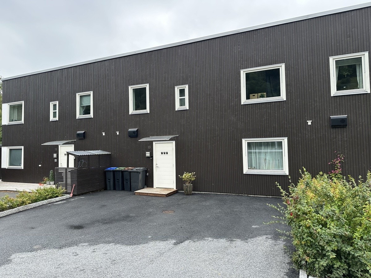 Inngang og parkering Galleribilde