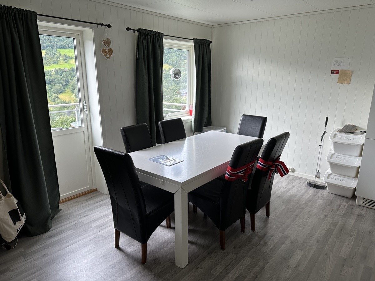 Kjøkkenbord Galleribilde