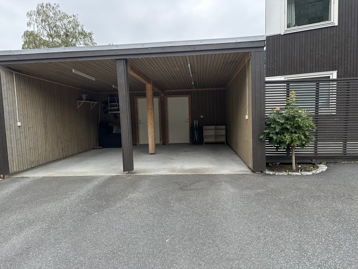Carport til høgre Galleribilde