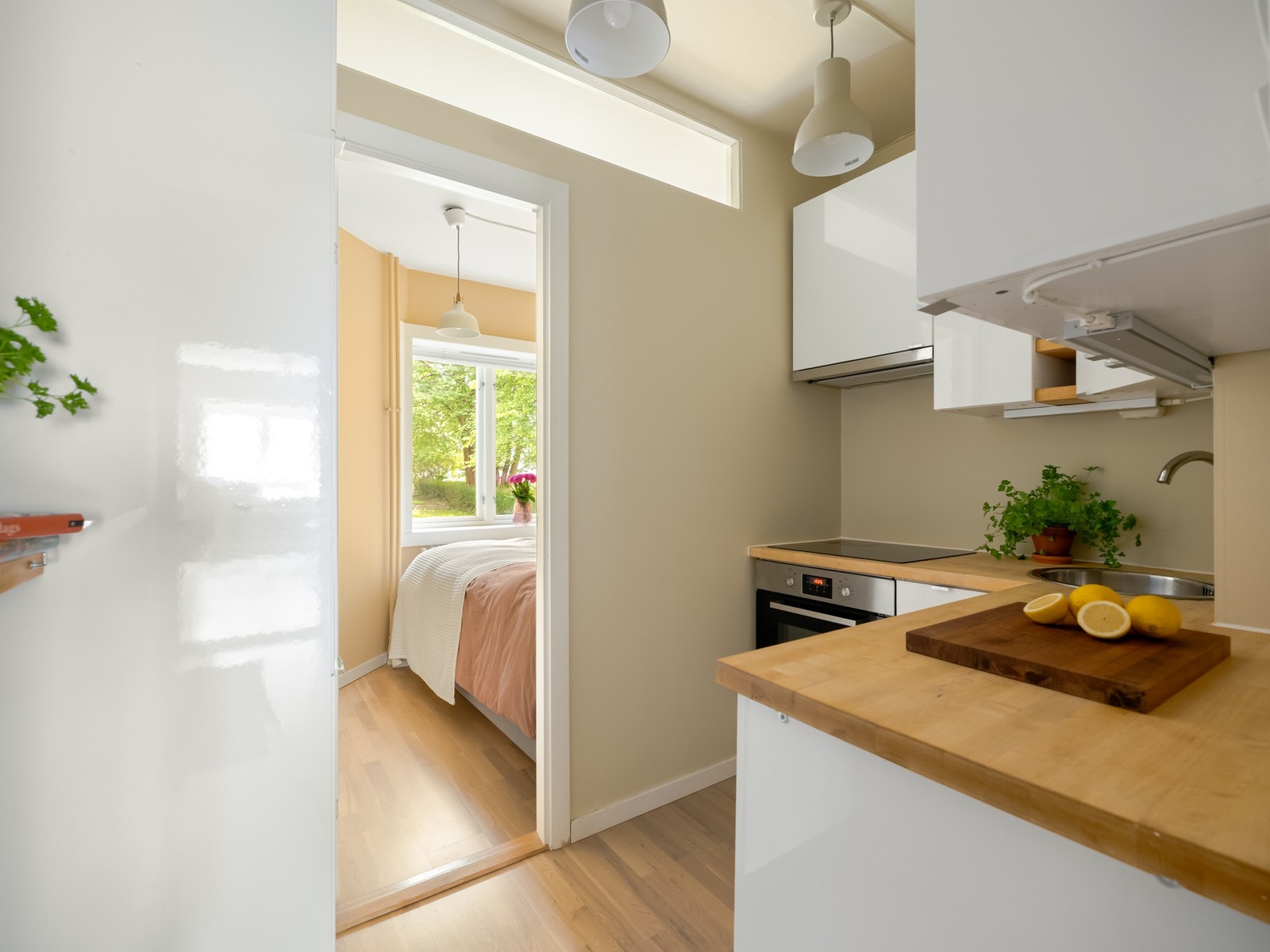 Herfra er det tilgang på kjøkken og soverom. Galleribilde