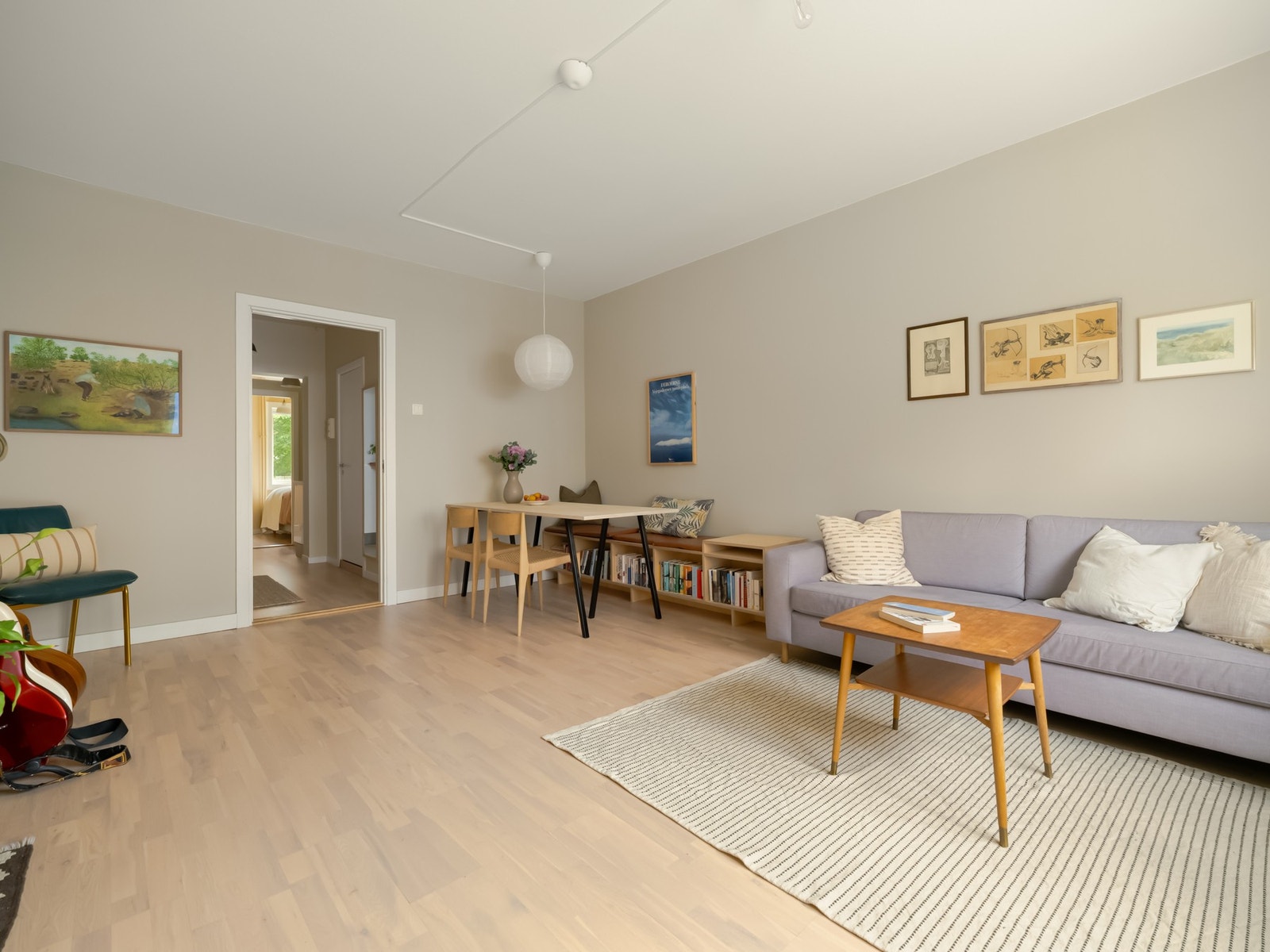 Leiligheten ligger svært fint til i et rolig område på Sagene, med både varmtvann, fyring og internett inkludert i felleskostnadene. Galleribilde