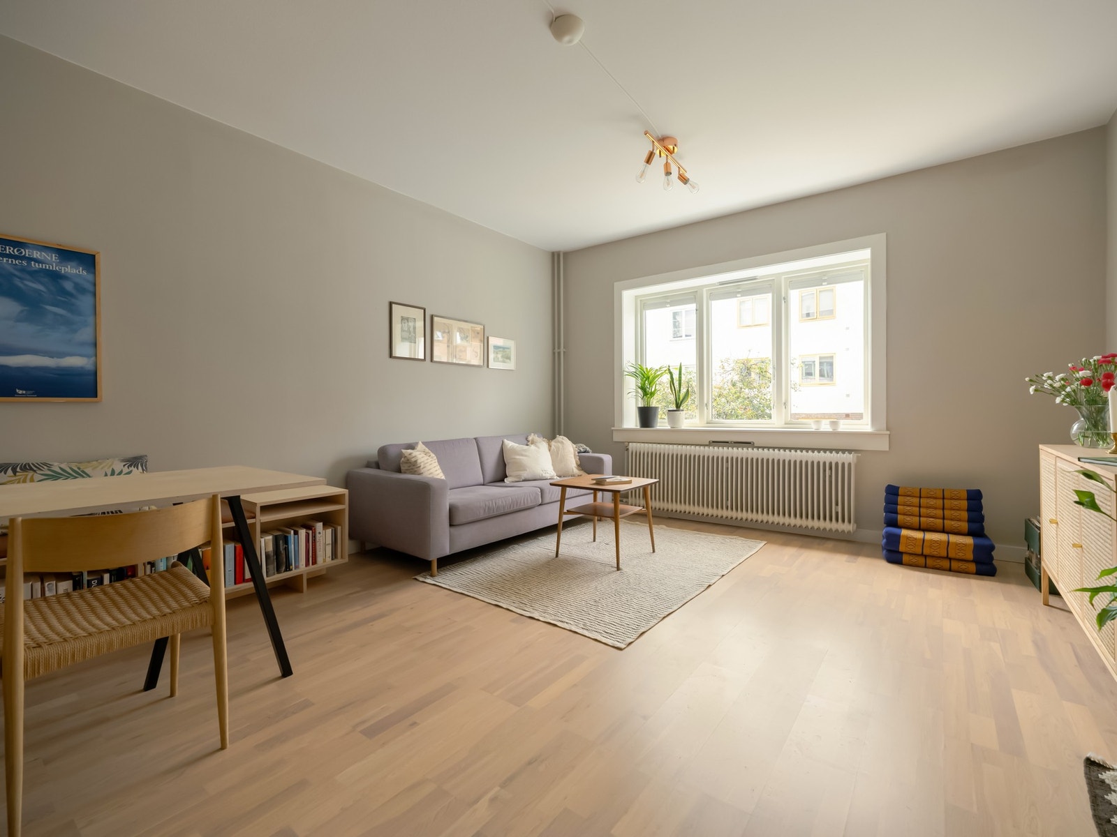 Vi fortsetter i den lyse og fine stuen, som også kommer til å være ditt foretrukne oppholdsrom. Galleribilde