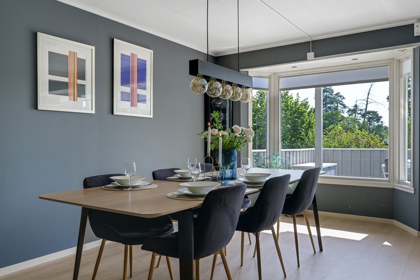 Meget god plass til både salong og langbord Galleribilde