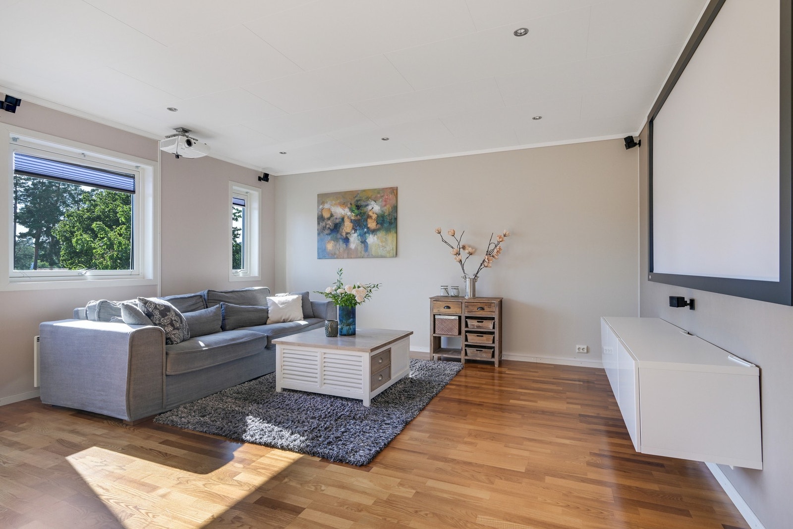 Lys og luftig stue av god størrelse Galleribilde