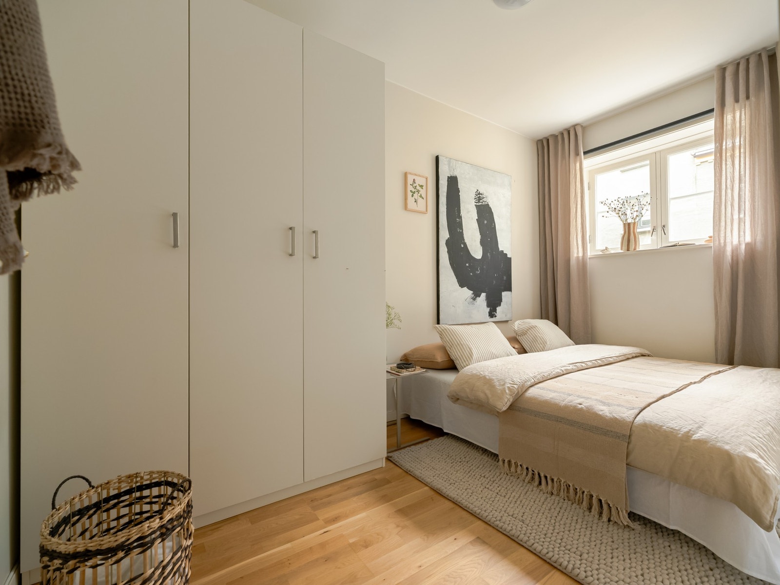 Den romslige garderoben medfølger. Galleribilde