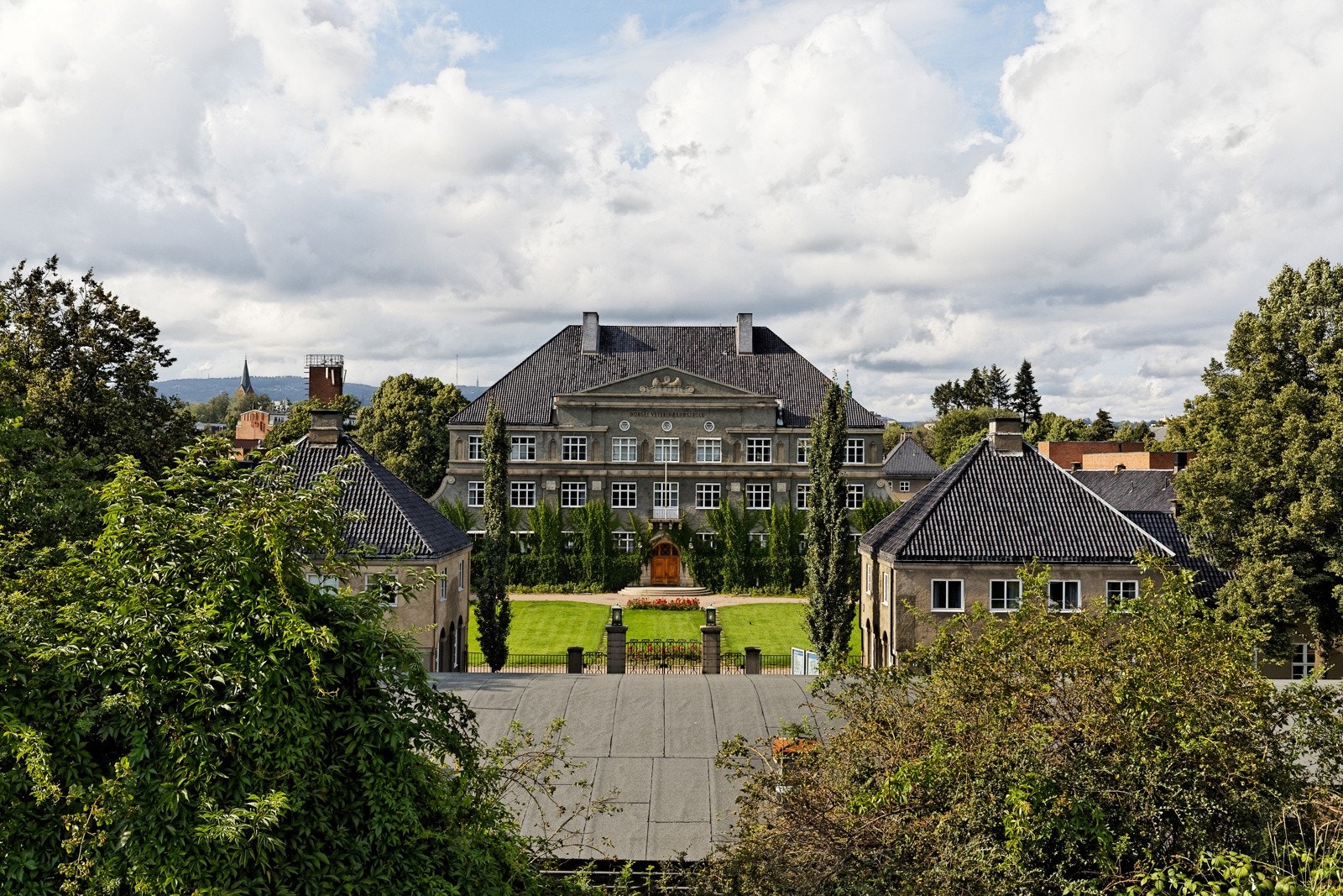 Veterinærhøyskolen skal de neste årene gjennomgå en spennende utvikling. Dette vil bli et fantastisk tilskudd til Hagebyen! Se mer om prosjektet på Oslo kommune sine hjemmesider. Galleribilde