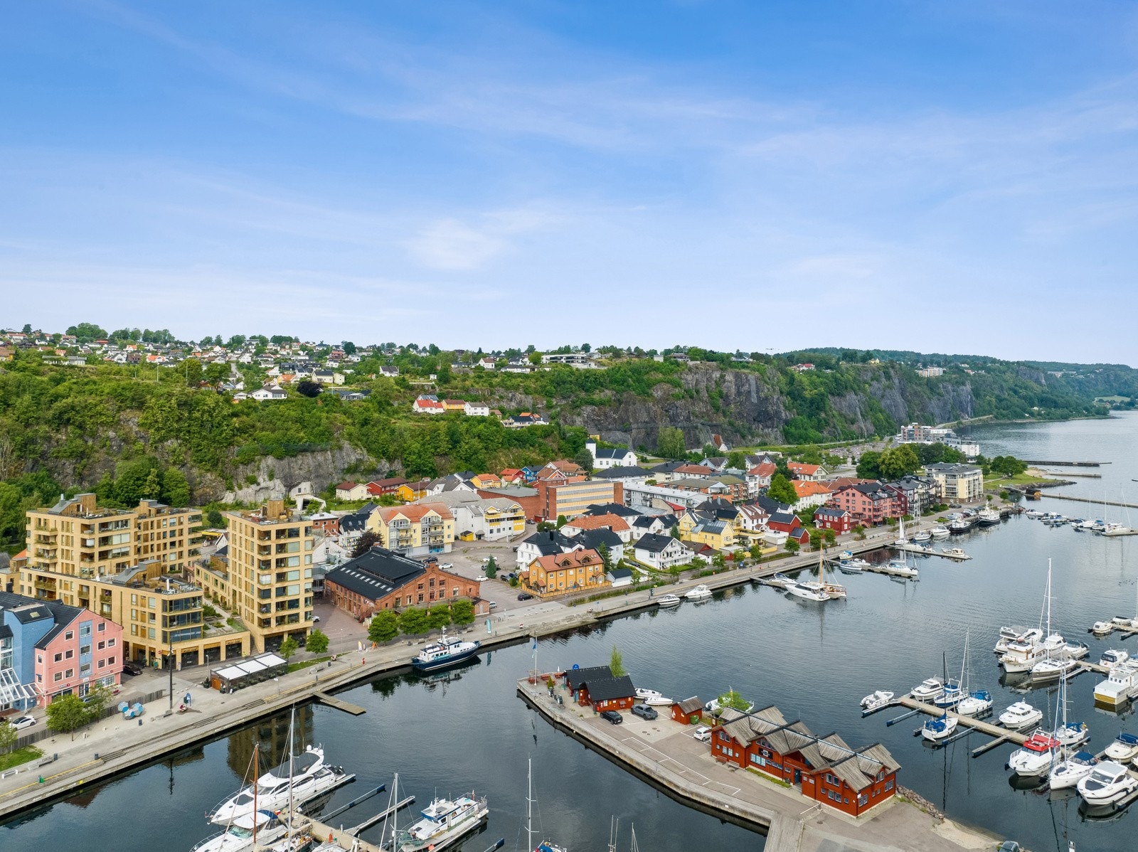 Sentral og urban beliggenhet rett ved hverdagslige nødvendigheter. Galleribilde