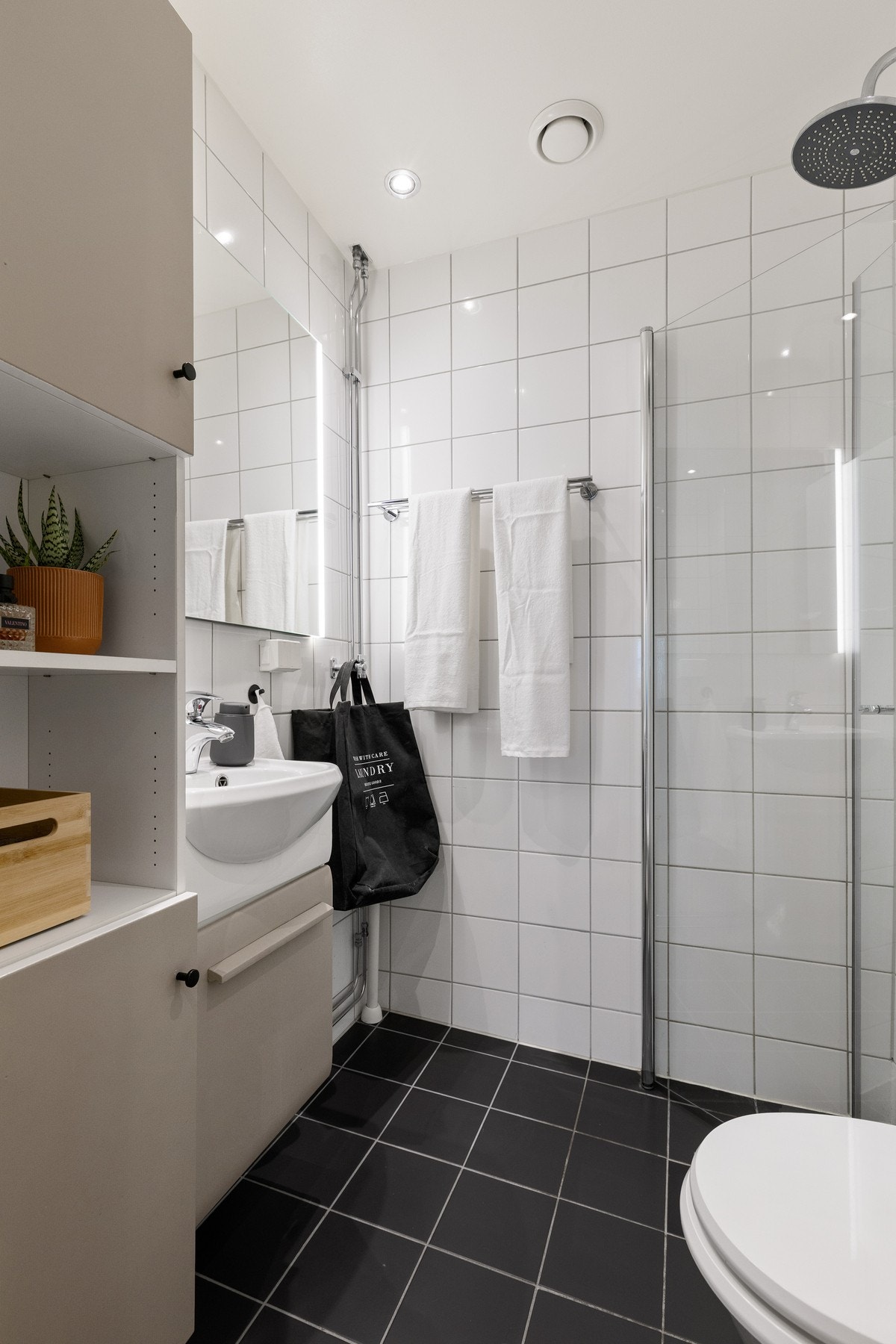 Lekker innredning med mye oppbevaringsplass. Galleribilde