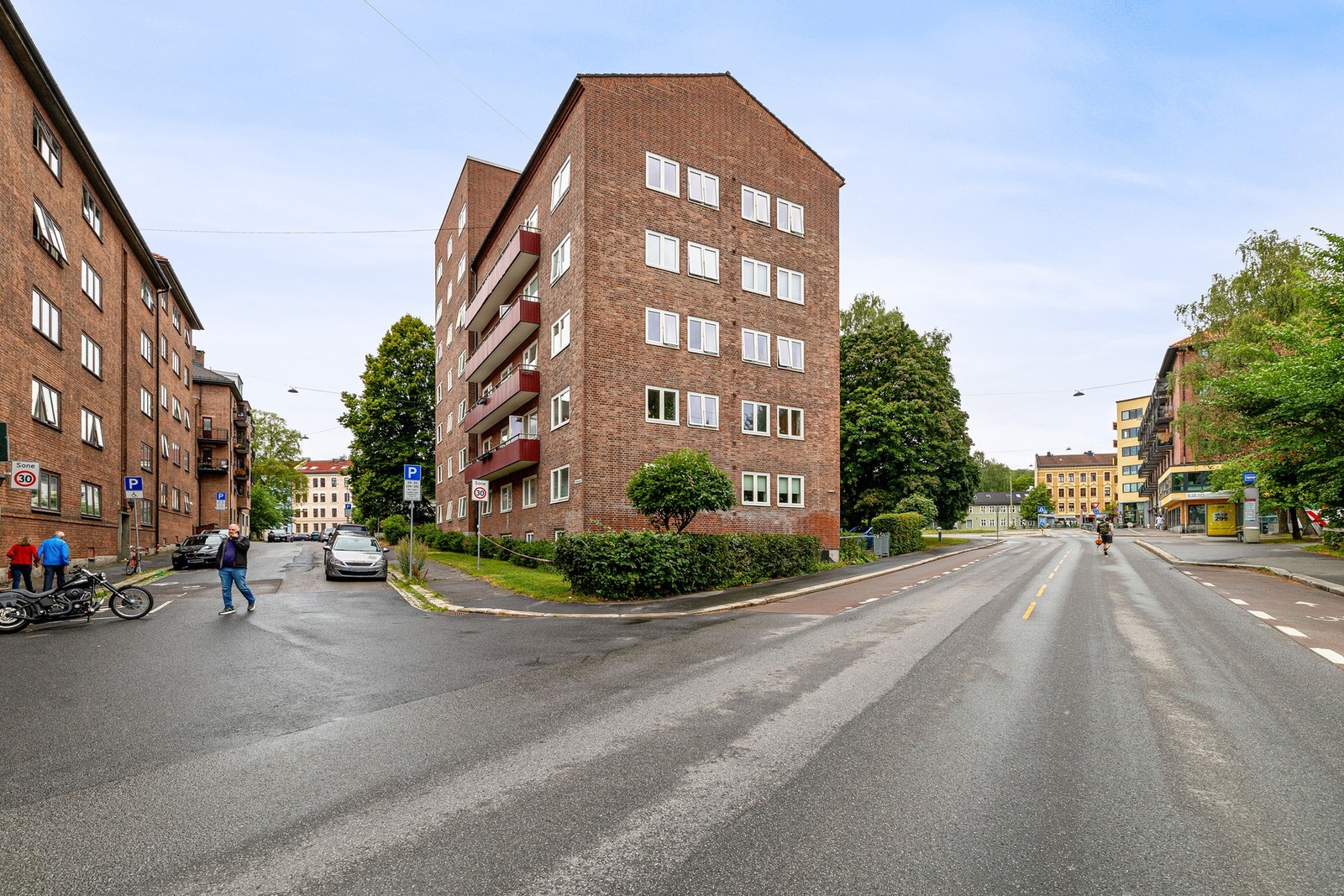 Attraktiv beliggenhet i klassisk funkisgård. Galleribilde