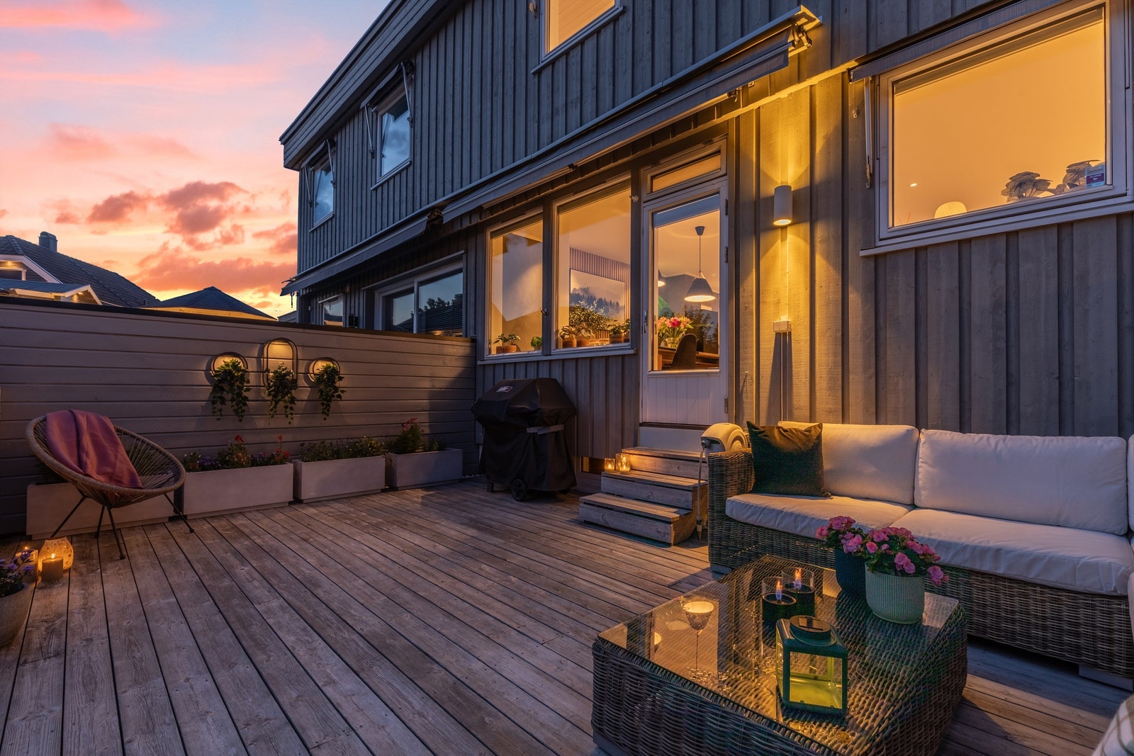 Rekkehuset har en sydvestvendt og svært romslig terrasse på hele 24 kvm! Galleribilde