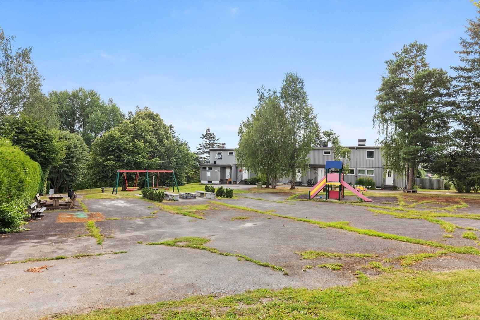 Borettslaget har fått midler i tilskudd fra både bydelen, Sparebankstiftelsen og OBOS for å oppgradere flere av uteområdene (lekeapparater, treningsapparater, benker/bord, ballbord), totalt 1,2 millioner. Arbeidet starter i september 2025. Galleribilde