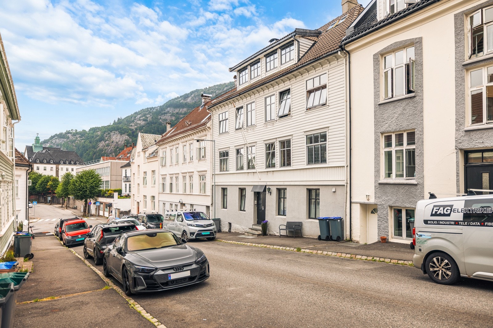 Fasaden ble vasket og malt i 2018. Galleribilde