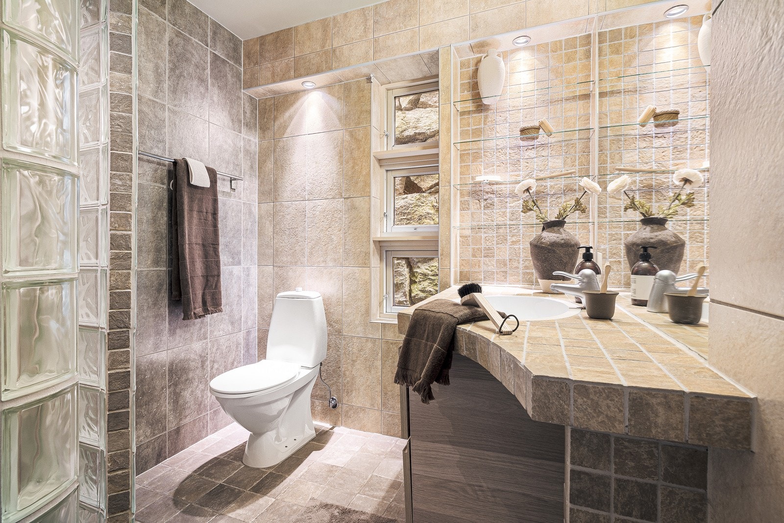 Arealeffektivt bad på ca. 5,3 kvm. Galleribilde