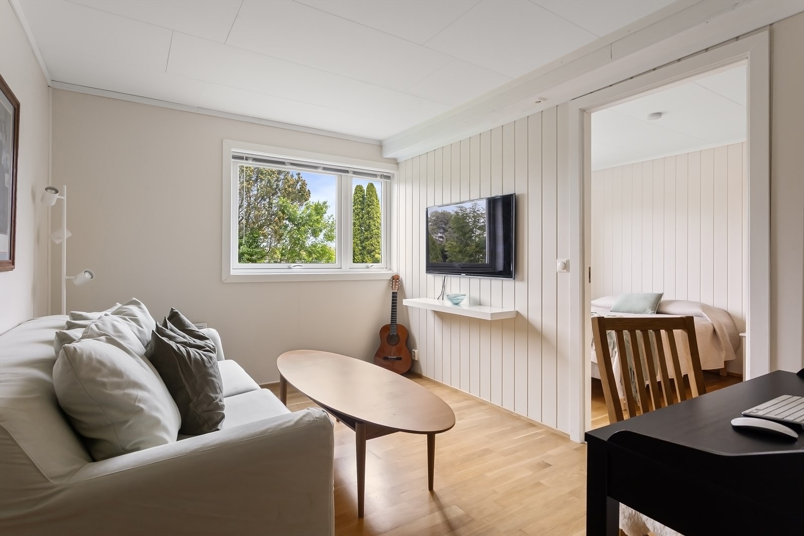 Tv-stue og soverom. Galleribilde