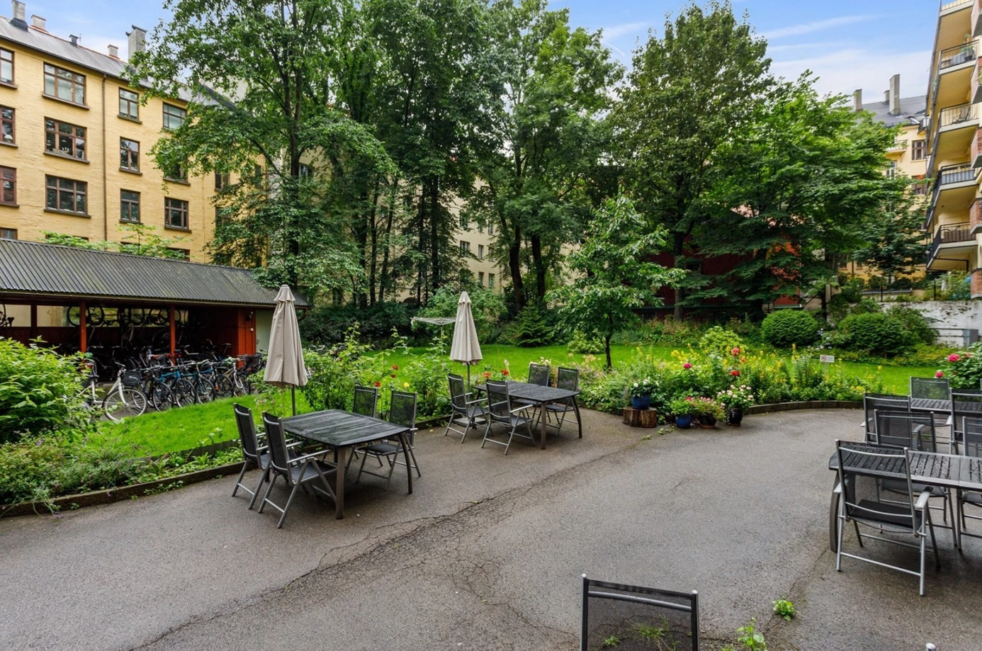 Trivelig bakgård Galleribilde