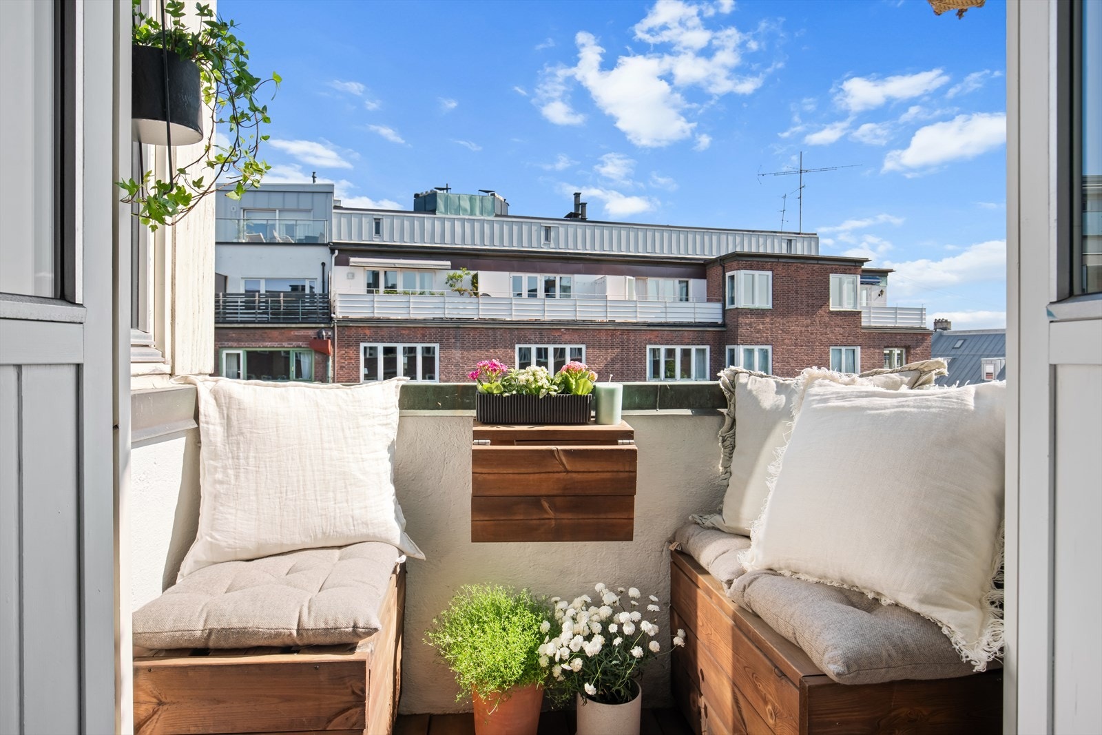 Fra soverommet har du utgang til nordøstvendt balkong med morgensol fra ca. 07:00-11:00 Galleribilde