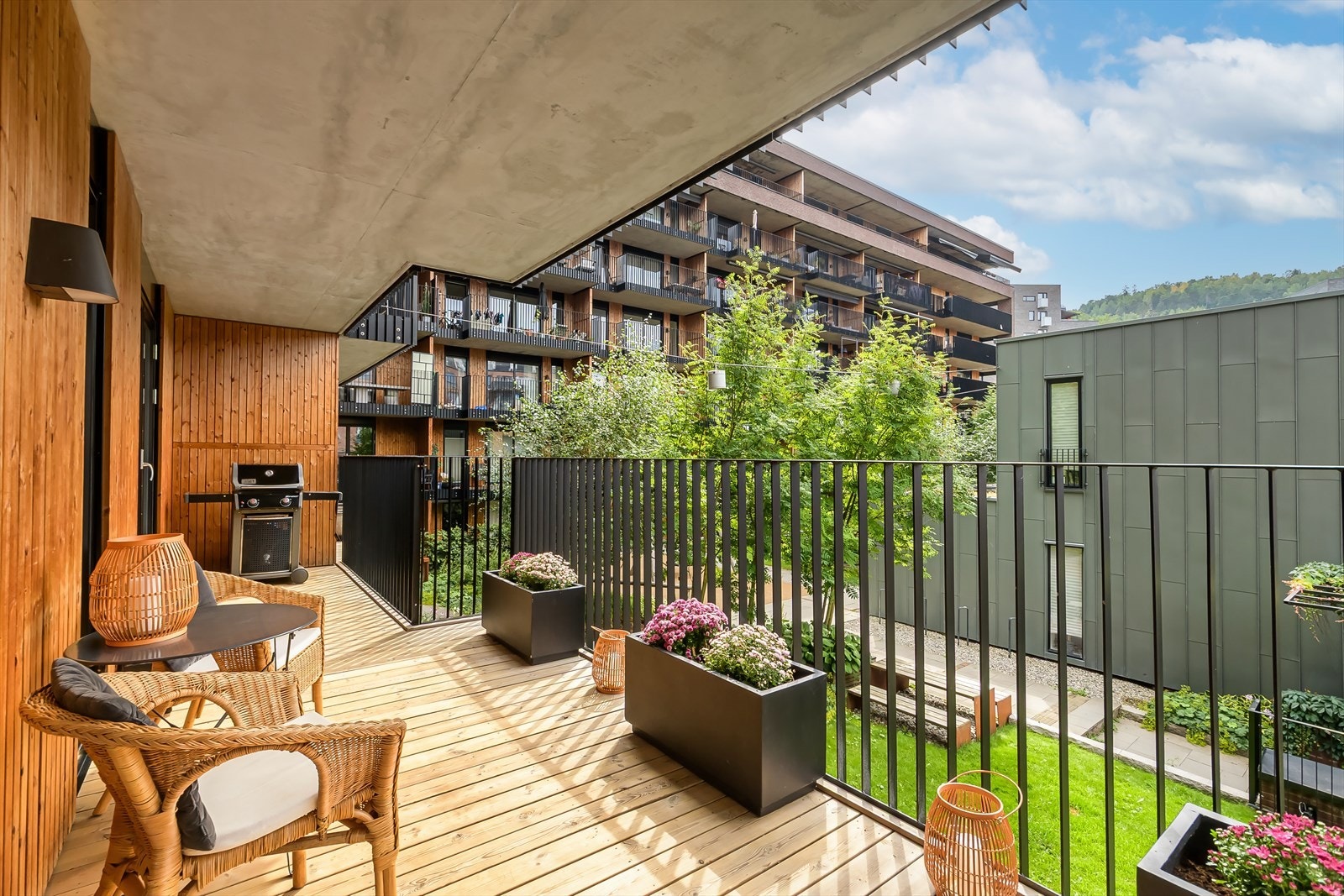 Fra stuen/kjøkkenet er det utgang til en herlig balkong på ca. 23m² Galleribilde