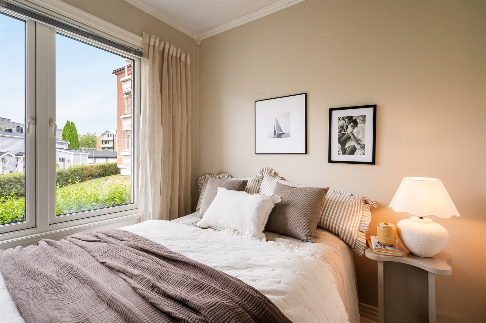Soverommet er malt i forbindelse med salget. God plass til seng og oppbevaring Galleribilde